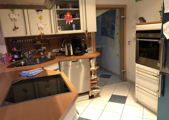 Grosses Zimmer Mit Bad Und Garten In Privathaus Hell, Gemuetlich, Massivholz