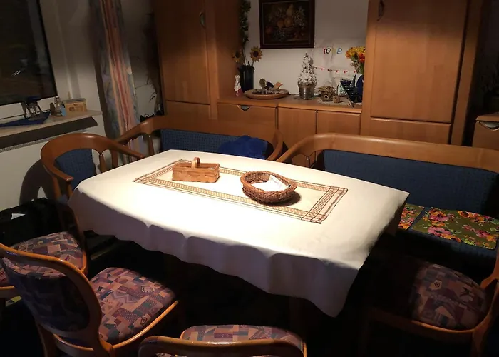 Grosses Zimmer Mit Bad Und Garten In Privathaus Hell, Gemuetlich, Massivholz