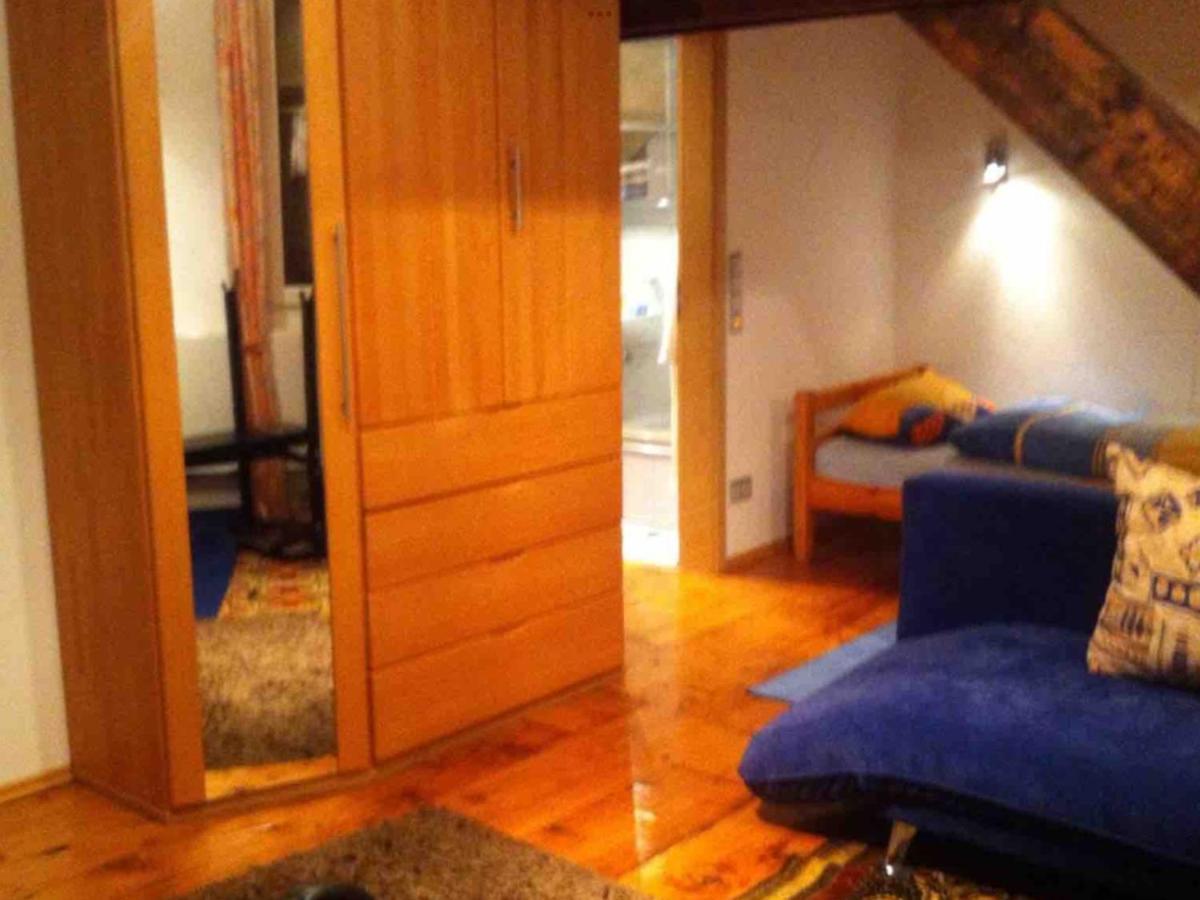 Grosses Mit Bad Und Garten In Privathaus Hell, Gemuetlich, Massivholz *
