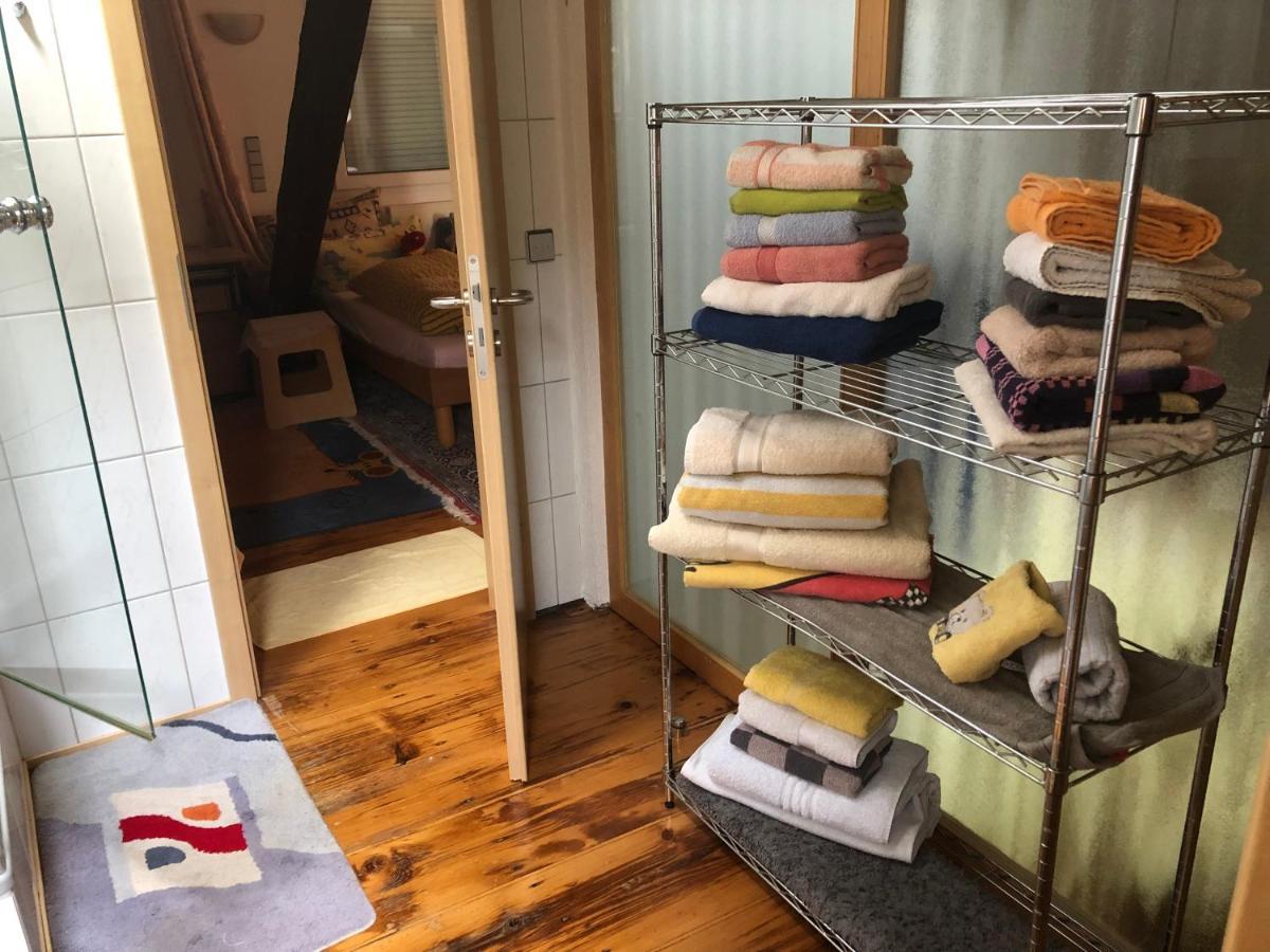 Grosses Mit Bad Und Garten In Privathaus Hell, Gemuetlich, Massivholz Homestay